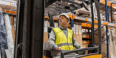 faili man-warehouse-working.jpg allalaadimine