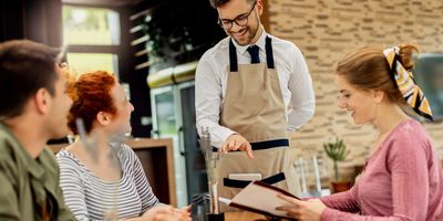 faili young-happy-waiter-communicating-with-group-customers-cafe.jpg allalaadimine